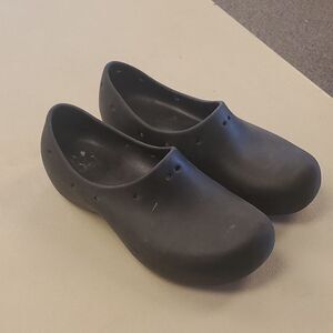 Womens Crocs Size 9